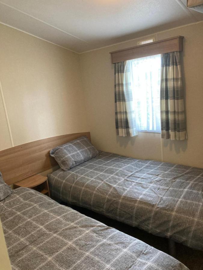 2 Bedroom Holiday Home - Access To Club House / Fishing Lake / Swimming Pool Clacton-on-Sea Exterior foto